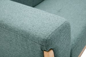 Canapé scandinave 2 places en tissu vert de gris et bois clair FJORD