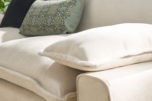 Canapé design 3 places en tissu effet velours beige et métal noir DORY