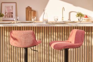 Tabourets de bar réglables pivotants 360° en tissu effet velours texturé terracotta et métal noir (lot de 2) BOOST