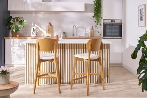 Tabouret de bar en bois clair chêne et tissu effet velours terre brûlée H65 cm LUCIA
