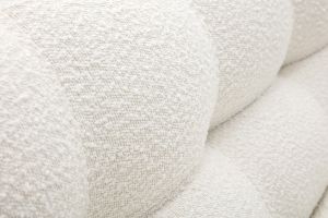 Canapé convertible scandinave 3 places en tissu effet laine bouclée blanc et bois clair YUMI
