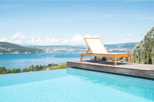 Sonnenliege weiß und Massivholz NAVEEN