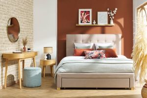 Comodino rotondo in legno chiaro con cassetto JUDITH