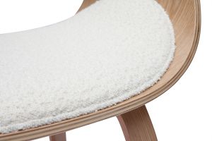 Chaise design en tissu effet laine bouclée blanc et bois clair BENT