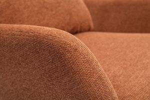 Fauteuil design en tissu effet velours terre brulée et métal noir MAXINE