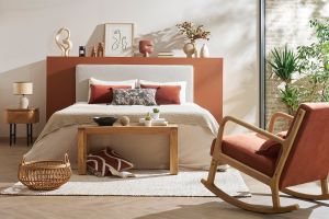 Rocking chair scandinave en tissu effet velours terre brûlée et bois clair massif DERRY