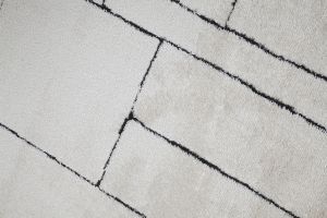 Tapis rectangulaire à motifs géométriques blanc cassé et noir 160 x 230 cm ENVY