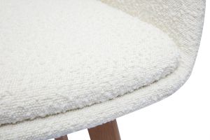 Chaise scandinave en tissu effet laine bouclée blanc et bois clair massif PRISMA