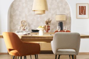 Chaises en tissu velours côtelé taupe et métal noir (lot de 2) LAURETTE