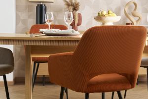 Chaises en tissu velours côtelé terre brûlée et métal noir (lot de 2) LAURETTE