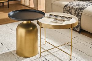 Table d'appoint design ronde en métal doré et plateau noir mat RAMSES