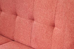 Canapé scandinave 2 places en tissu effet velours texturé terracotta et bois clair MOON