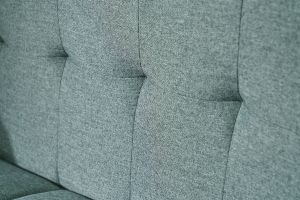 Canapé scandinave 2 places en tissu vert de gris et bois clair MOON