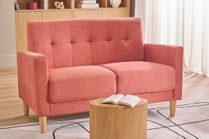 Canapé scandinave 2 places en tissu effet velours texturé terracotta et bois clair MOON