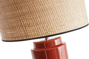 Lampe à poser en céramique émaillée terracotta et abat-jour en raphia naturel H64 cm MAJES