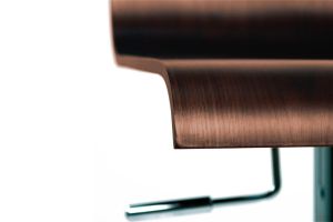 Tabourets de bar design bois foncé noyer et acier chromé (lot de 2) SURF V2