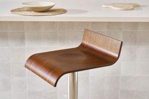 Tabourets de bar design bois foncé noyer et acier chromé (lot de 2) SURF V2