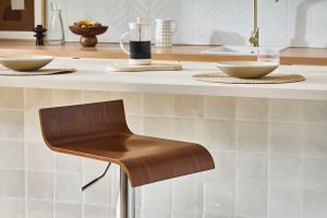 Tabourets de bar design bois foncé noyer et acier chromé (lot de 2) SURF V2