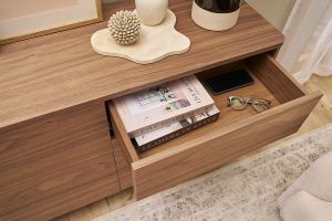 Buffet en bois foncé noyer 2 portes 3 tiroirs 180 cm BENJA