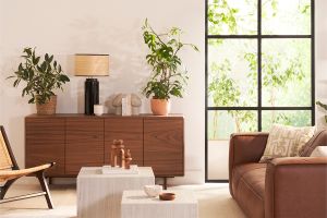 Lampe à poser en céramique émaillée noire et abat-jour en raphia naturel H64 cm MAJES