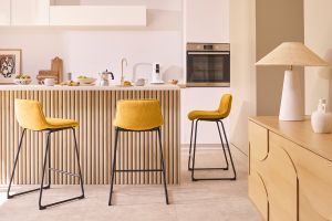 Tabourets de bar en tissu effet velours texturé jaune moutarde et métal H65 cm (lot de 2) BOOST