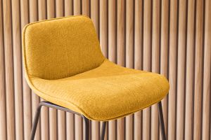 Tabourets de bar en tissu effet velours texturé jaune moutarde et métal H65 cm (lot de 2) BOOST