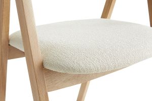 Chaises scandinaves empilables en bois clair chêne et tissu effet laine bouclée blanc cassé (lot de 2) LOVA