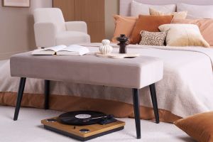 Banc design capitonné en tissu velours taupe et métal noir L96 cm GUESTA