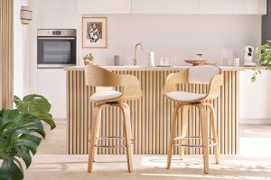 Tabourets de bar scandinaves pivotants 360° en bois clair H67.5 cm (lot de 2) GAO