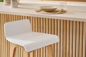 Sgabelli da bar scandinavi bianco e legno chiaro H75 cm (set di 2) BALTIK