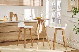Tabourets de bar scandinaves blancs et bois clair H75 cm (lot de 2) BALTIK