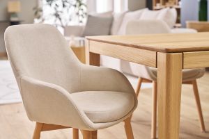 Fauteuils scandinaves en tissu effet velours beige et bois clair massif (lot de 2) HOLO