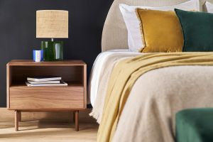 Table de chevet bois foncé noyer SUVA