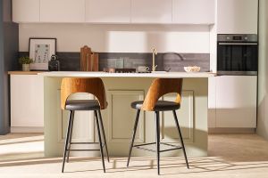 Tabourets de bar design noirs et noyer H66.5 (lot de 2) FALCOM