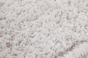 Tapis recyclé à poils longs coloris ivoire 160 x 230 cm AIMEE