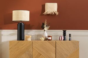 Lampe à poser en céramique émaillée noire et abat-jour en raphia naturel H64 cm MAJES