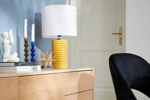 Lampe à poser en céramique émaillée jaune et abat-jour écru H53 cm BERRO