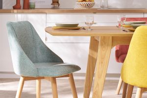 Chaises scandinaves en tissu effet velours texturé vert céladon et bois clair (lot de 2) HIGGINS