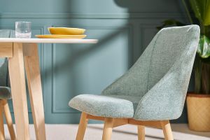 Chaises scandinaves en tissu effet velours texturé vert céladon et bois clair (lot de 2) HIGGINS