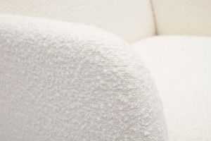 Fauteuil scandinave en tissu effet laine bouclée blanc cassé et bois clair ISKO