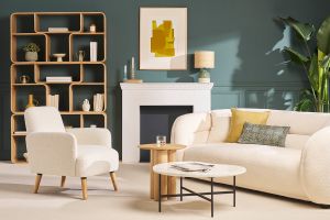 Fauteuil scandinave en tissu effet laine bouclée blanc cassé et bois clair ISKO
