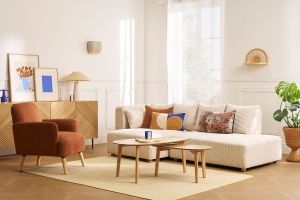 Fauteuil scandinave en tissu effet velours texturé terre brûlée et bois clair ISKO