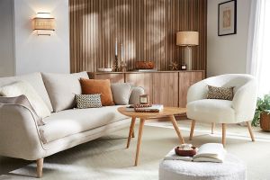 Fauteuil scandinave en tissu effet laine bouclée blanc cassé et bois clair MAGGIE