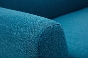 Canapé scandinave 2 places en tissu bleu canard et bois clair PURE