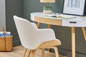 Chaise design blanc et bois clair LUCIEN