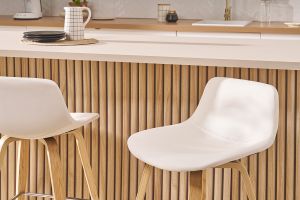 Tabourets de bar design blanc et bois clair H65 cm (lot de 2) NONIE