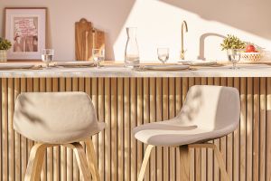 Tabourets de bar scandinaves beige et bois clair H65 cm (lot de 2) NONIE