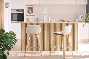 Tabourets de bar design blanc et bois clair H65 cm (lot de 2) NONIE