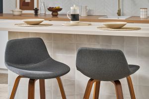 Tabourets de bar design gris foncé et noyer H65 cm (lot de 2) NONIE