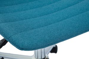 Chaise de bureau à roulettes design en tissu bleu canard et acier chromé SAURY
